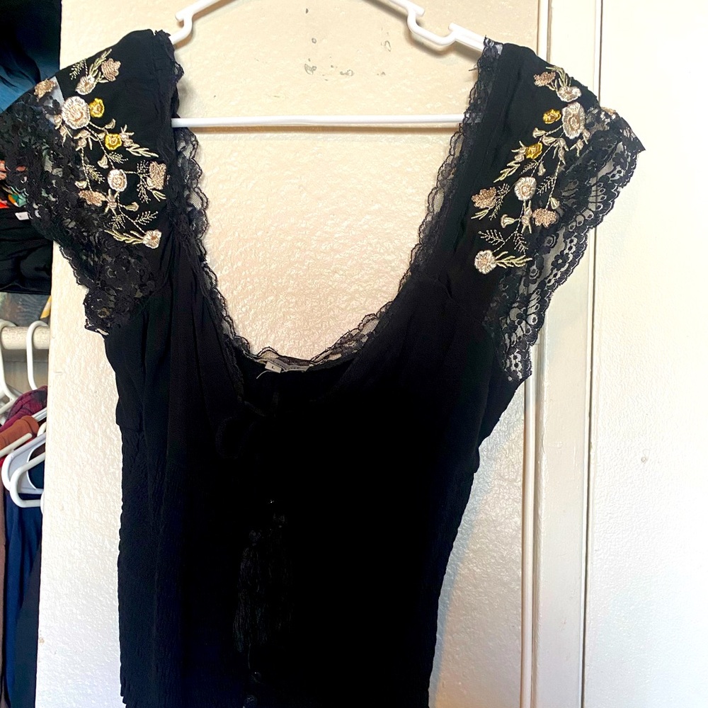 Lace trim tie-front top